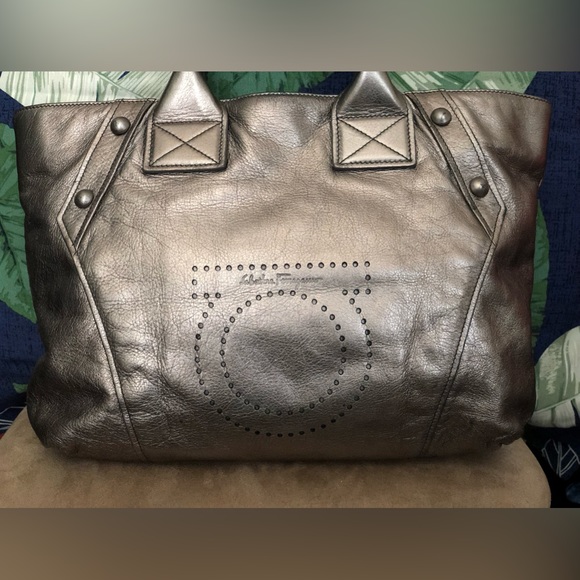 Salvatore Ferragamo Metallic Shoulder Tote Bag - Picture 3 of 11